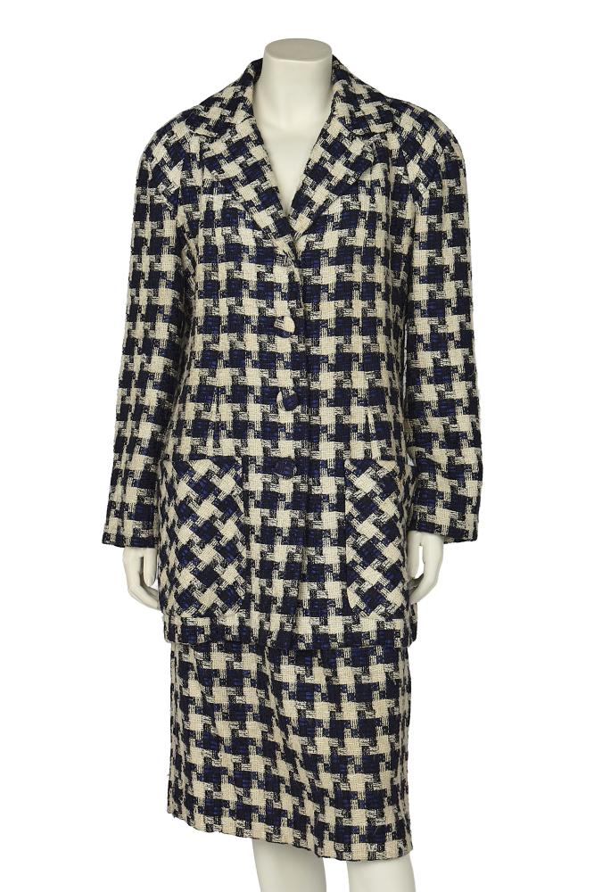A Balenciaga la Dix checked wool suit, circa 1994

A Balenciaga la Dix checked wool suit, circa 1994

labelled, the loose navy and white jacket with patch pockets, bust 91cm 36in; with matching below-knee straight skirt, waist 71cm 28in (2)

Share this lot: