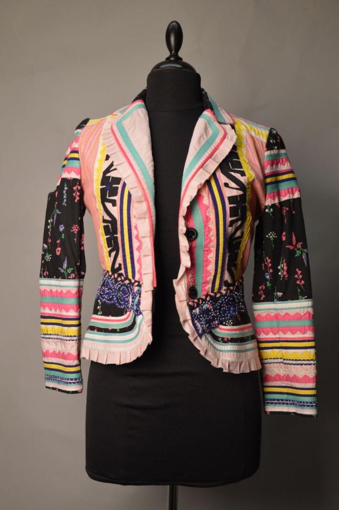 Christian LACROIX

Veste brodée Taille 36/38 EN TRES BON ETAT