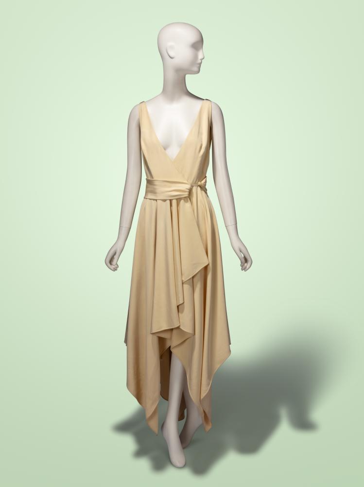 Guy Laroche Haute Couture, Cream Silk Wrap Dress

Guy Laroche Haute Couture, Cream Silk Wrap Dress



Cocktail dress in cream silk crêpe. Deep V neckline with wrap bodice. Asymmetrically draped handkerchief hem skirt. Incorporated self-fabric belt at waist. System of snap and hook-and-eye closures at front bodice/waist. Partially lined.

Label: Guy Laroche
Date: 1970’s
Country of Origin: France

Approximate Measurements:
Shoulders: 17“
Chest: 35“
Waist: 26“
Hips: 60“+
Length (high shoulder point to hem): 44“


From the Haute Couture Collection of Ninotchka Manus

This lot is located in Chicago.