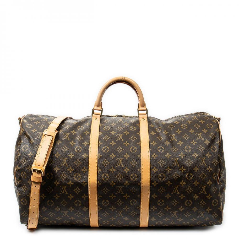 Description

LOUIS VUITTON.
Keepall 60 Bandouliere bag.
Made with the iconic Louis Vuitton Monogram canvas, finished in vachetta leather. Zipper closure at top and gold-tone metal hardware. Short rigid handles for carrying by hand. Offers a spacious interior with no compartments.
Includes a leather strap to carry on shoulder or crossbody.
With interior numbering.
In perfect condition, hardly used.
Measurements: 60 x 26 x 31 cm.