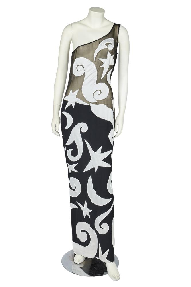 A Valentino Garavani evening gown, Spring-Summer 1992

A Valentino Garavani evening gown, Spring-Summer 1992

Boutique labelled, the bodice of sheer black chiffon above black crêpe, boldly emblazoned with white satin starbursts, crescent moons and swirls edged in tiny white bugle beads, bust approx 86cm 34in, waist 71cm 28in

Share this lot: