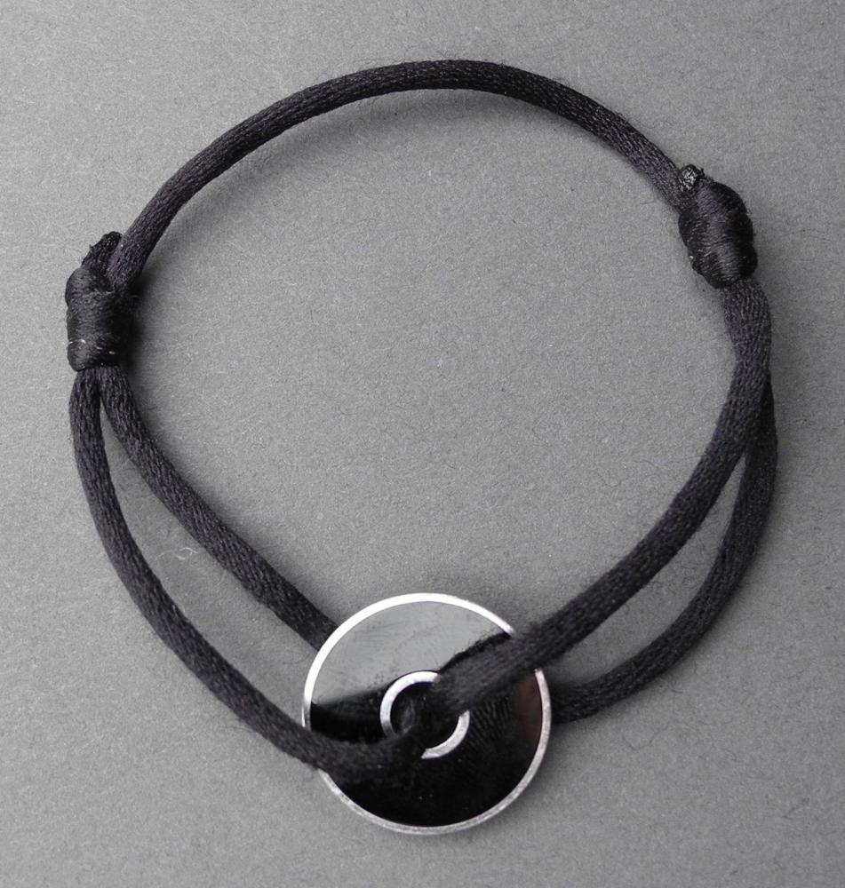 DINH VAN

Bracelet orné d’un disque en argent laqué noir