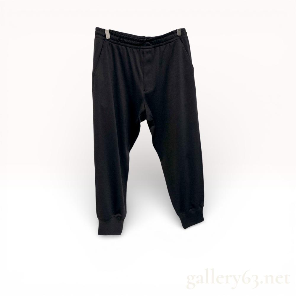 Description
Y-3 (adidas x Yohji Yamamoto) jogger-style sweatpants in black heavyweight jersey knit. Features include an elasticated drawstring waistband, four pockets including one zippered rear pocket, and ribbed ankle cuffs. Branded with a tonal Y-3 logo and three-stripe motif on the lower left leg, with interior labels indicating size XL and JP 2XOT.
Overall Length: 40 inches.
