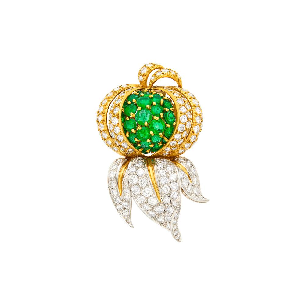 26 round emeralds ap. 4.00 cts., 130 round diamonds ap. 4.00 cts., attributed to Louis Féron, ap. 11.2 dwts.

Gold tests as 18 kt.Emeralds: bright medium deep green, slightly to moderately included, good transparency, lively.Diamonds: G-H-I-VS.1 13/16 x 1 Inches.                            
Any condition statement is given as a courtesy to a client, is an opinion and should not be treated as a statement of fact and our Organization shall have no responsibility for any error or omission. Please contact the specialist department to request further information or additional images that may be available.