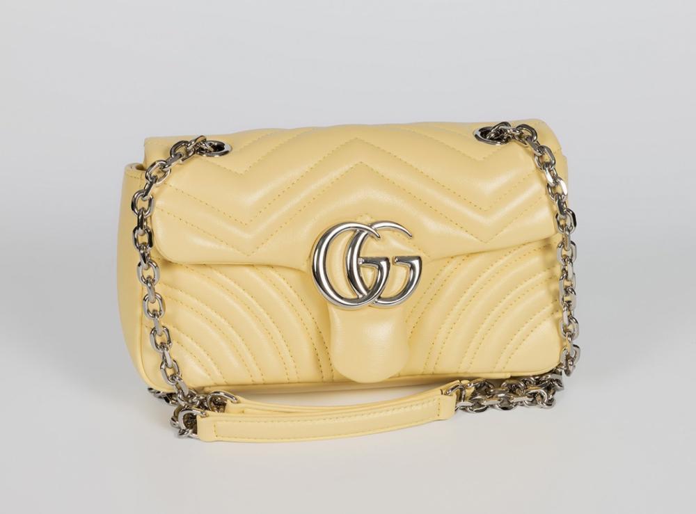 Description

GUCCI
Marmont bag.
In butter yellow matalassé leather. Metallic silver details. Front flap embellished with the iconic Double G of the brand. Silver metallic chain handle with leather detail on shoulder strap. Interior lined in fabric in the same tone, with pocket.
Measurements: 21,5 x 13 x 6 cm.

The Gucci Marmont bag was designed and introduced in the mid-2010s, consolidating especially from 2016 as one of the emblematic models of Alessandro Michele’s creative stage at the head of the firm. The iconic Italian fashion brand Gucci is known worldwide for its luxury, style and quality. Founded in 1921 by Guccio Gucci in Florence, Italy, Gucci has become a symbol of elegance and sophistication in the fashion industry. The brand is especially famous for its luxurious handbags, which are coveted by fashionistas and fashionistas around the world.