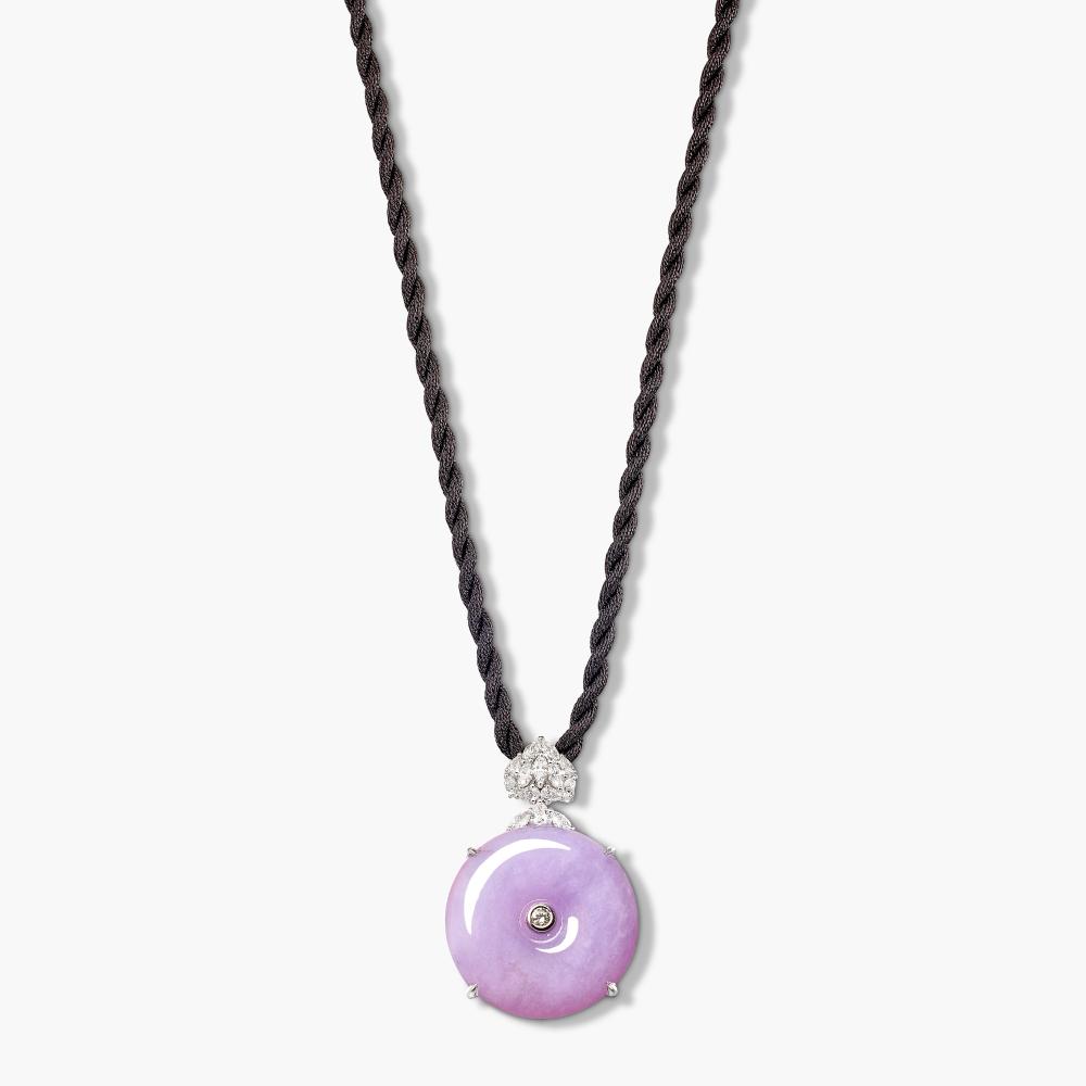 Lavender Jadeite ’Huaigu’ and Diamond Pendant Necklace | 天然紫色翡翠「懷古」 配鑽石 項鏈

The lavender jadeite huaigu of very good translucency, decorated with brilliant-cut, marquise and pear shaped diamonds, suspended from a black cord.