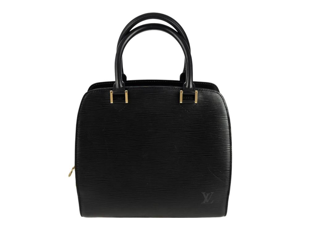 Accessories

Handbags

BAG, LOUIS VUITTON, Pont-Neuf, black epi leather, gold-tone hardware, 24x22x10 cm, marked MI0968, year 1998.