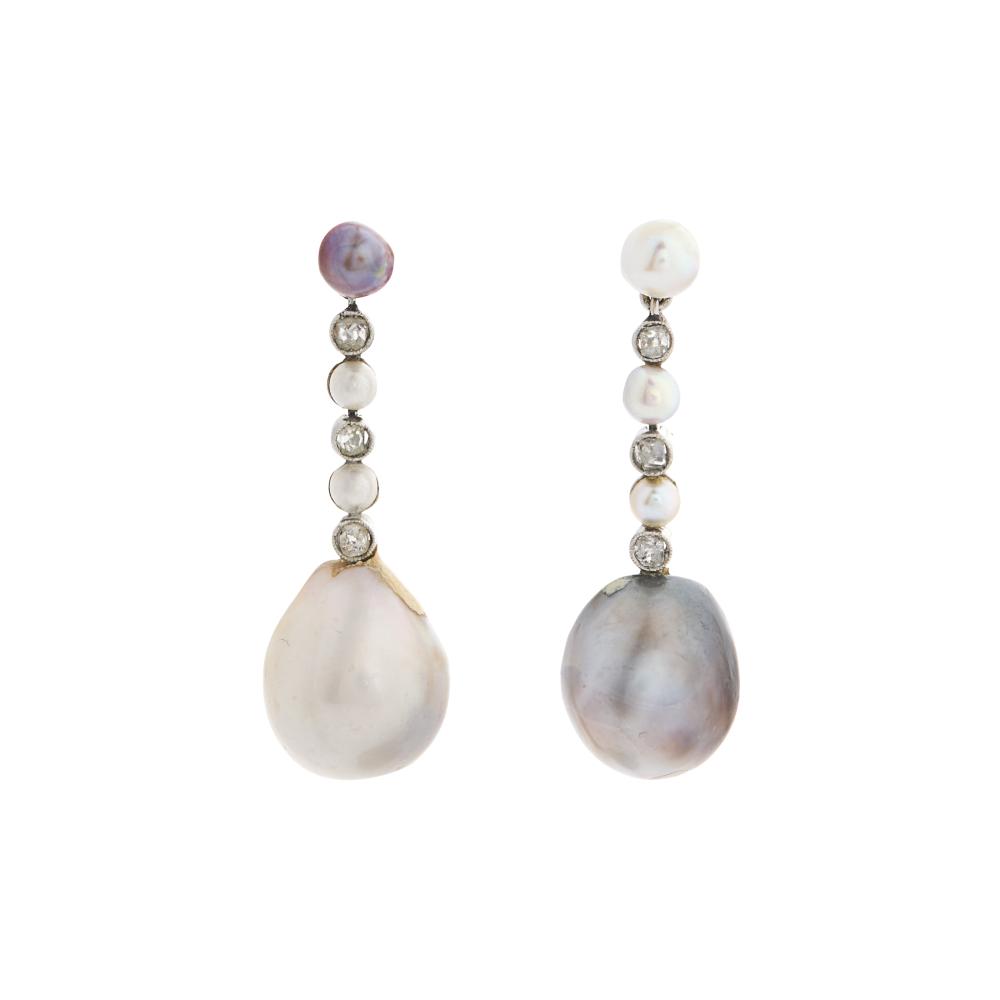PAIRE DE BOUCLES D’OREILLES PERLES FINES, PERLE BLISTER FINE ET DIAMANTS

Seven round, bouton and drop-shaped natural pearls, one drop-shaped blister natural pearl, old-cut diamonds, French assay marks for 18K yellow gold (750‰) and for platinum (850‰), French maker’s mark (Charles Samson), circa 1930  
LFG, 2026, report n° 424702: Natural pearls and Natural Blister pearl, mesuring approximately 3.1 - 4.9 mm and 11.2 - 9.9 x 13.2 mm, 2.9 - 4.8 mm and 11.5 - 9.9 x 13.5 mm, saltwater, one fresh water pearl 
Size/Dimensions: 3.2 cm  
Gross weight: 7.56 grams