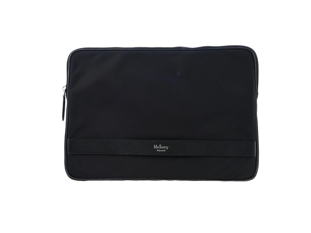 Accessories

Ipad cases

COVER, MULBERRY, black nylon, black leather, silver-tone hardware, 34x24x2 cm, one small stain on nylon.
