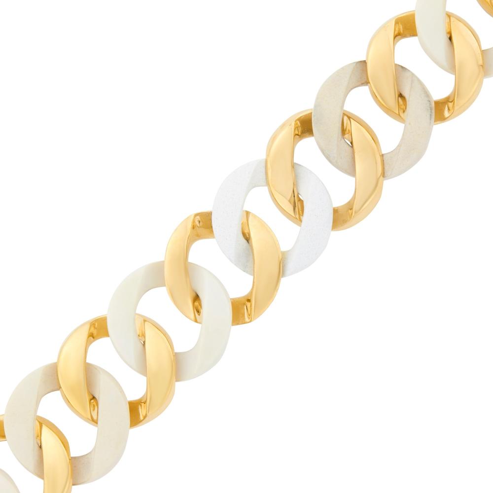 18 kt., alternating cushion-shaped gold and cacholong opal curb links ap. 27.0 x 27.0 mm., signed Verdura, center cachalong link not original, ap. 52.3 dwts. gross. Length 6 1/2 inches.

Cachalong links of light to medium cream to slightly creamy white, center link very white, added later, not original to bracelet. Original link broken in half, comes with bracelet.Width 1 inch.                            
Any condition statement is given as a courtesy to a client, is an opinion and should not be treated as a statement of fact and our Organization shall have no responsibility for any error or omission. Please contact the specialist department to request further information or additional images that may be available.