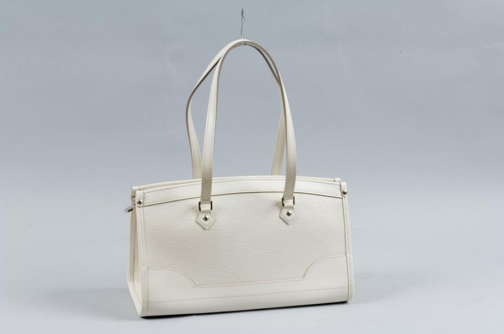 Louis VUITTON

Sac modèle "Madeleine" en cuir épi blanc, fermeture éclair, double poignée, excellent état
