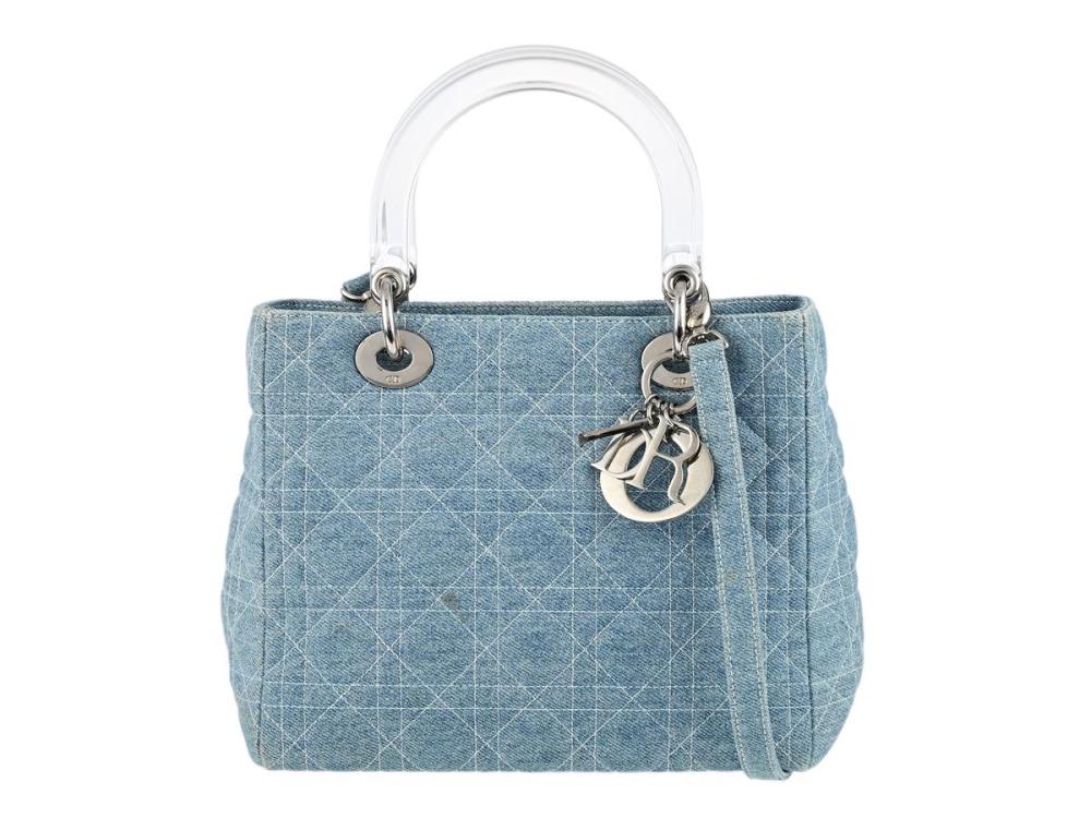 Accessories

Handbags

BAG, CHRISTIAN DIOR, Lady Dior denim, blue fabric, silver-tone hardware, transparent handle, detachable shoulder strap, 24x20x12 cm, signs of wear, some stains.