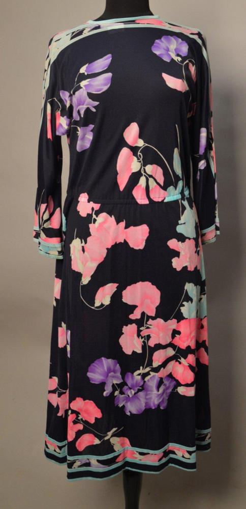 LEONARD

Robe imprimée fleurie en jersey de soie Taille 1 (fils tirés, état d’usage)