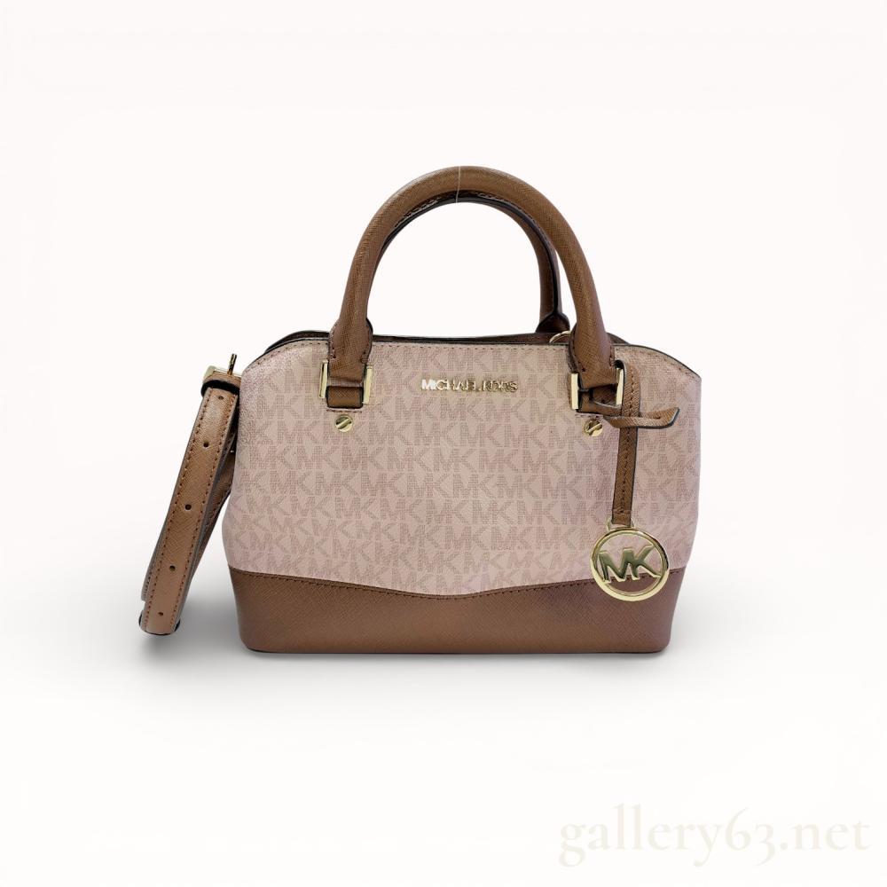 Description
Michael Kors Savannah satchel featuring a blush signature logo coated canvas body with luggage brown Saffiano leather trim and handles. The design includes a triple-compartment interior with two magnetic snap closures and a central zippered section lined in signature monogrammed fabric. Gold-tone hardware details include the front logo lettering, buckles, and a hanging MK circle charm. Includes a matching detachable and adjustable Saffiano leather crossbody strap.
Base width approximately 10 inches.