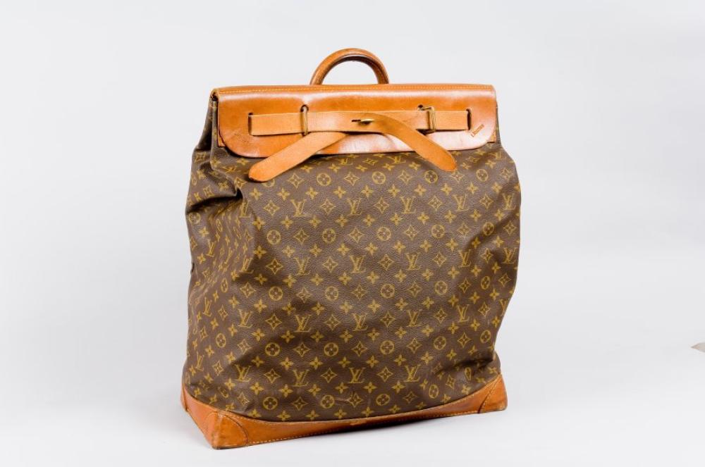 Louis VUITTON

"Steamerbag" en toile monogram et cuir naturel, fermeture passant, poignée. Dimensions : 45 x 57cm