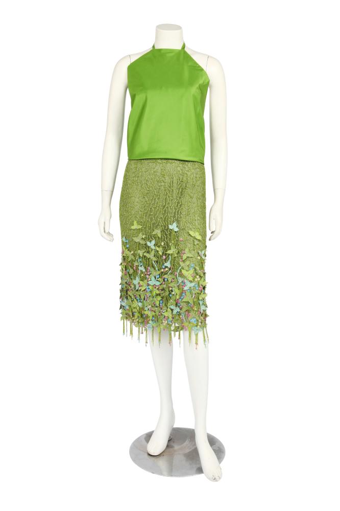 An Oscar de la Renta green silk ensemble, Spring-Summer 1999

An Oscar de la Renta green silk ensemble, Spring-Summer 1999

labelled, comprising: a green mesh skirt, entirely covered in green seed beads in a vermicular pattern, green and blue leaf appliqués, and blue and pink glass beads, lined in green chiffon, additional Bergdorf Goodman label, size 6, waist 66cm 26in; the matching green silk taffeta halter-neck top with tie to the back, size 4, bust approx 86cm 34in (2)

Share this lot:
