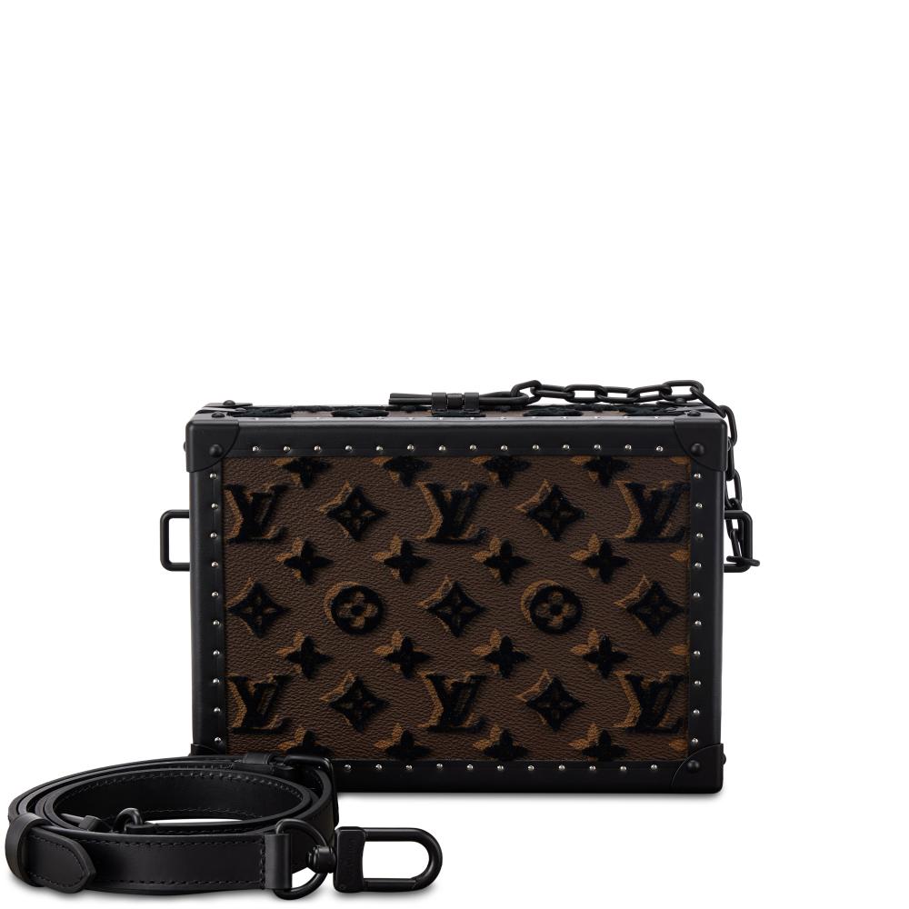 Louis Vuitton

Louis Vuitton Limited Edition Brown Monogram Coated Canvas and Black Tuffetage Clutch Box Black Hardware, 2020

路易威登限量版棕色Monogram帆布拼黑色簇絨Clutch Box，配黑色金屬件，2020年

Please note that Condition 12 of the Conditions of Business for Buyers is not applicable to this lot.