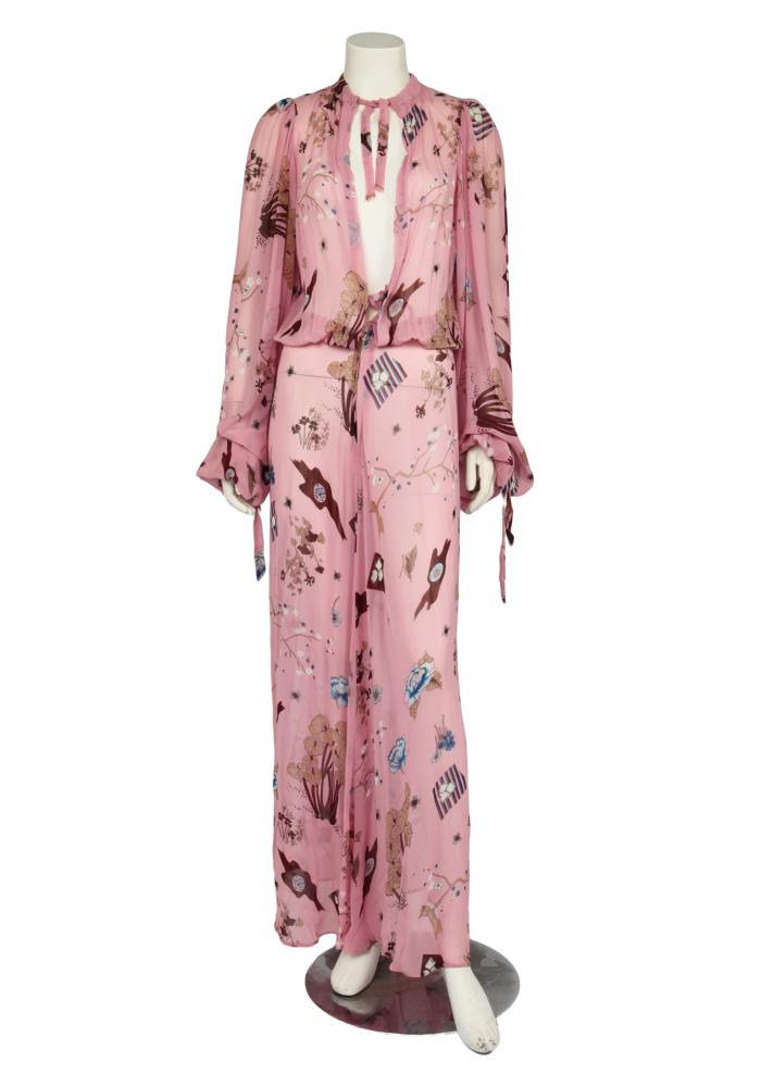 A Thea Porter printed pink chiffon dress, 1970s

A Thea Porter printed pink chiffon dress, 1970s

Couture labelled, printed in blue, white and brown with cyclamen leaves and scattered blue blossoms, ties to neck, full sleeves, open front with further ties, bust approx 86-91cm 34-36in

Provenance: the late Lola Yearwood collection

Share this lot: