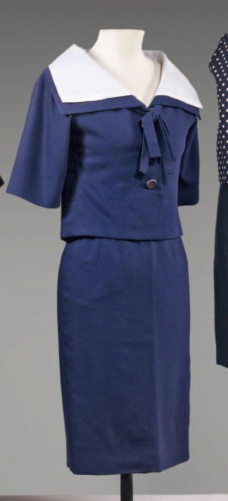 Christian DIOR par Yves MATTHIEU SAINT LAURENT

Haute couture, Printemps - Eté 1959 Griffe noire, graphisme blanc