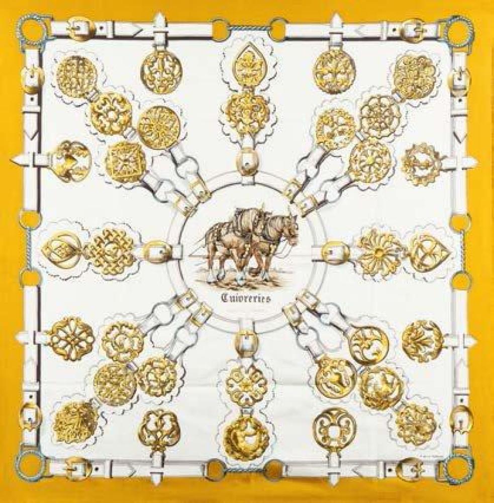 HERMES Paris made in France

Carré en soie imprimée, titré "Cuivreries", marge moutarde, signé F de la Perrière. (tâches, fils tirés, salissures) (*)