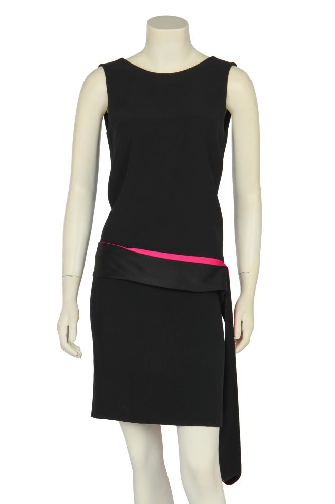 An Alexander McQueen black crêpe dress, circa 2007

An Alexander McQueen black crêpe dress, circa 2007

labelled, size 38, sleeveless with a drop waist, the wide sash waistband lined with hot pink silk satin, the waistband looping down to hang on the left side, bust 86cm, 34in; together with an Alexander McQueen black lace lingerie-style camisole, labelled, size 38, bust 71cm, 28in; and a Matthew Williamson hot pink bias cut chiffon dress, with a large embellished sequined bow to the drop waist, bust 81cm, 32in (3)

Share this lot: