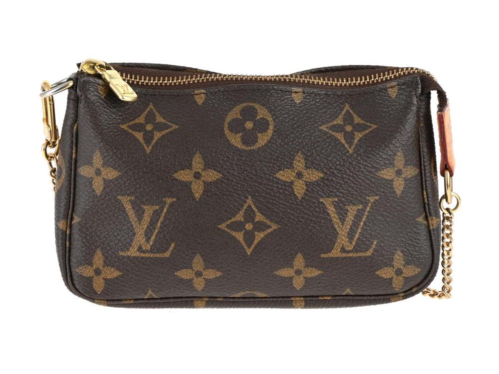 Accessories

Handbags

BAG, LOUIS VUITTON, Mini Pochette Accessoires, monogram canvas, gold-tone hardware, 14,5x9,5x3 cm, SF0186, year 2016, receipt copy from 2016, dustbag, box.