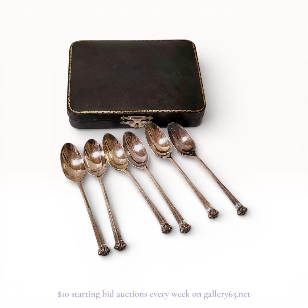 Description
Ikoma Shoten Japanese pure silver demitasse spoons, late Meiji to Taisho period. Each spoon features a reeded handle with scrolled shell terminals and a polished oval bowl, presented in a fitted black cloth case with gold-tooled borders. The reverse of the handles is incised with Jun Gin (Pure Silver) and Ikoma-sei (Made by Ikoma) marks.
Each spoon measures approximately 11.5 cm in length.