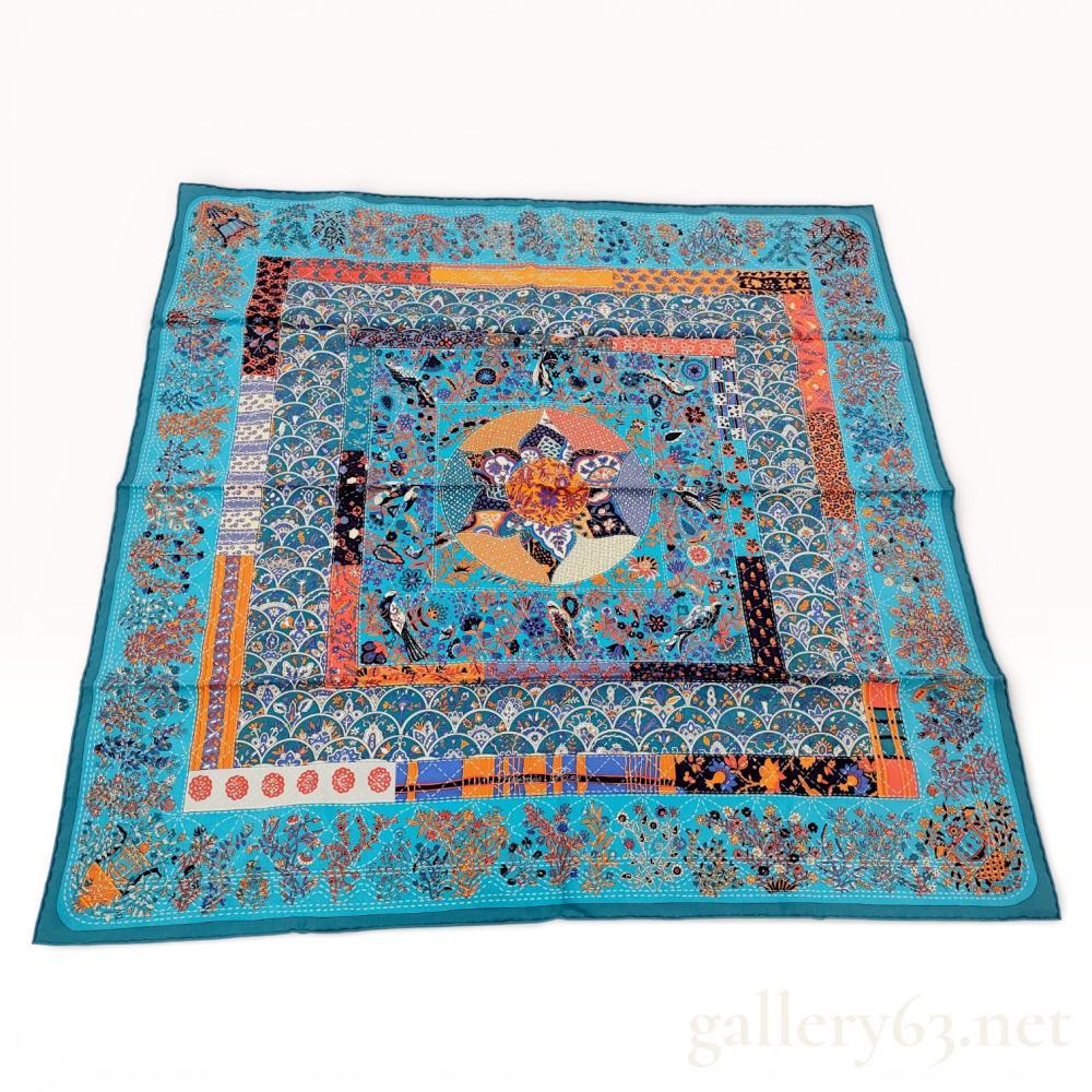 Description
Authentic Hermes "PiquÃ© Fleuri de Provence" twill silk scarf designed by Christine Henry in 2013. 90 cm with tag and box.