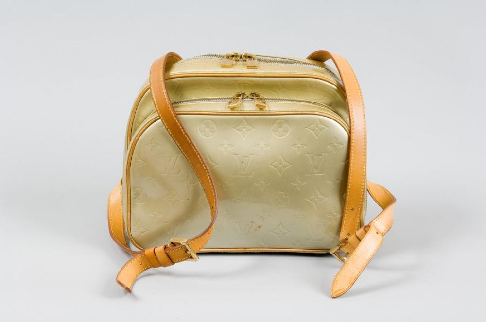 Louis VUITTON

Sac à dos en cuir monogram vernis or et cuir naturel, deux poches à fermeture éclair
