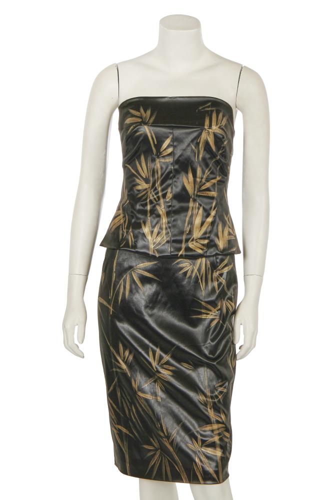 A Dolce & Gabbana printed black cirré satin ensemble, Spring-Summer 1999

A Dolce & Gabbana printed black cirré satin ensemble, Spring-Summer 1999

labelled, the strapless bodice with painted gold bamboo motifs, elongated back panel concealing zip and snap closures, size 44, bust 81cm 32in; the matching skirt with kick split to rear, size 42, waist 71cm 28in (2)

Share this lot: