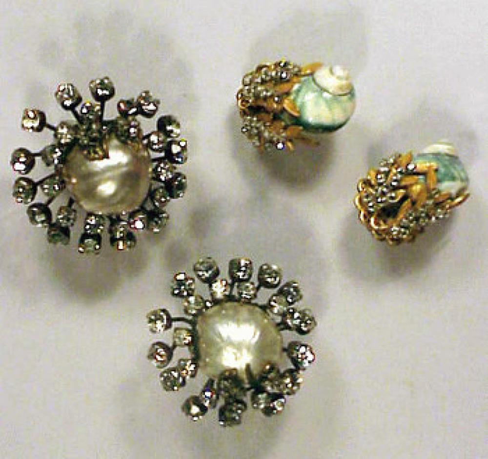 Two Pairs Miriam Haskell Earrings

Lot 224
Two Pairs Miriam Haskell Earrings
 The first with a large center baroque pearl surrounded by radiating prongs set at end with a single rhinestone, the next with turquoise shell set in gilt-metal and rhinestone leaf clusters, each marked.