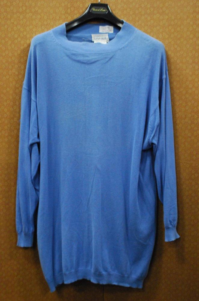 Yohji YAMAMOTO

Lot comprenant un sarouel en coton et rayonne marine, et un long pull en coton bleu ciel