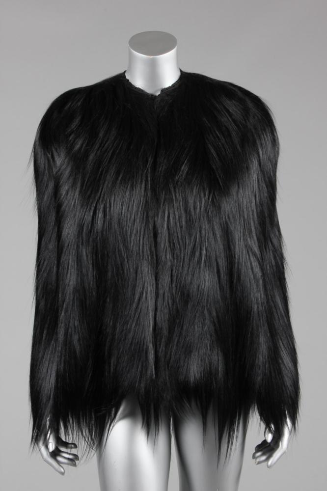 

A black Colubus monkey fur cape, circa 1940, labelled ’Simpsons, Toronto, Montreal’, lined in black silk



Please note there are export restrictions on this lot outside the EU.
