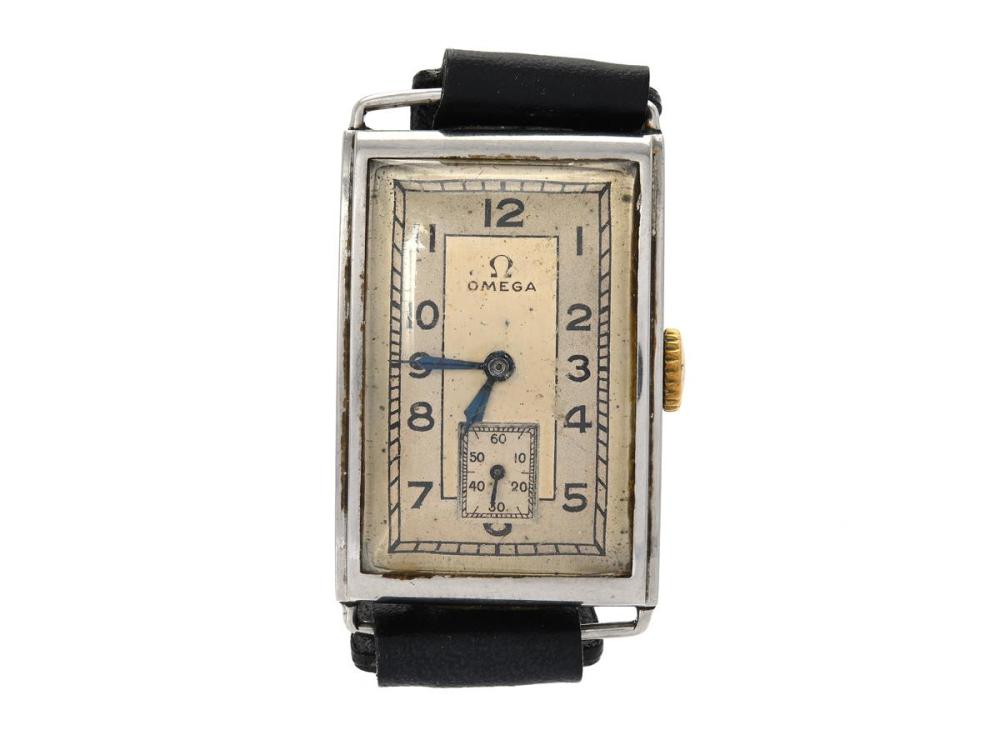 Watches

Omega

OMEGA, "Art Deco", men´s wristwatch, 21,5 x 33 (38) mm, Cal T17, Serial no. 8621336, Case no. 9352382, steel (Staybrite), manual winding, plastic crystal, small seconds hand, damaged dial, barrel shaped movement, fixed bar lugs, leather strap (detailed info), approx. 1938.

Detailed information