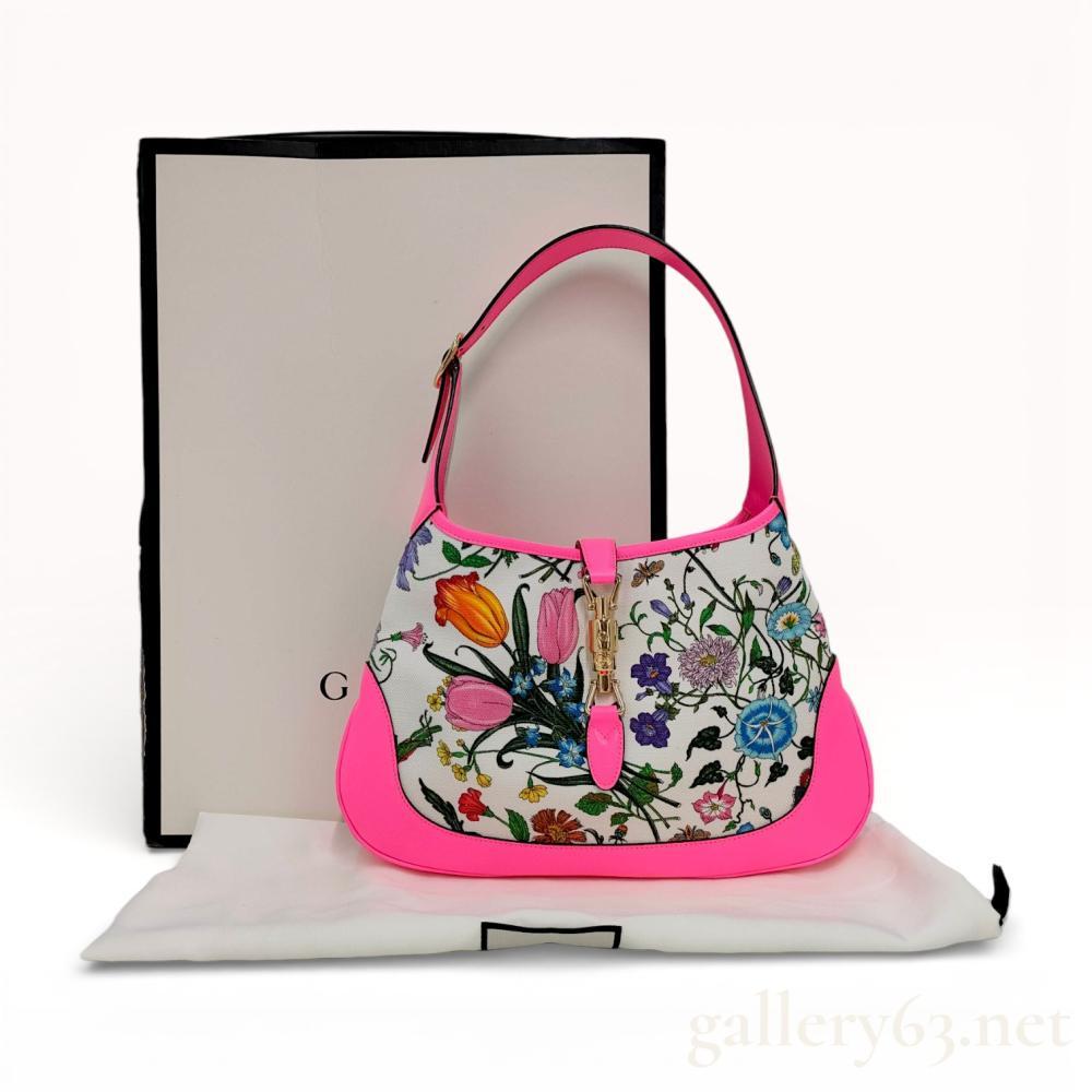 Description
Gucci medium Jackie 1961 bag featuring a canvas body with multicolor floral print throughout, neon pink leather panelling, gold tone hardware, single flat adjustable top handle, strap across top with front push lock fastening, and one lined main compartment with single zip pocket. Comes with original dust bag and box.