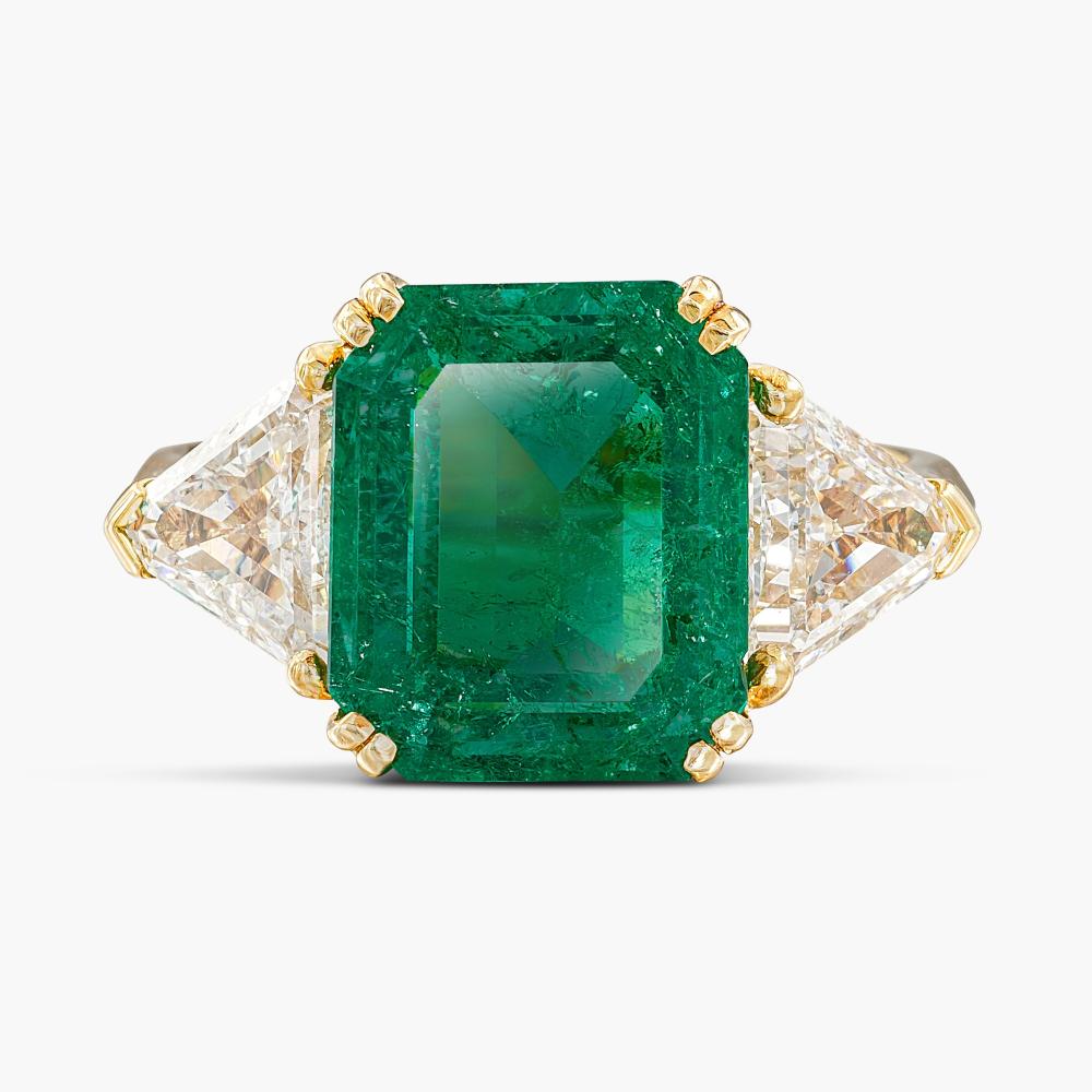 Bulgari

Set with a step-cut emerald weighing 5.97 carats, flanked by two trilliant-cut diamonds.