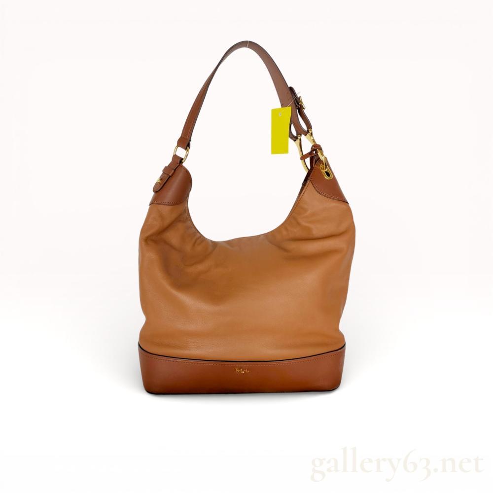 Description
Ralph Lauren shoulder bag crafted in smooth brown leather. Bag featuring a single adjustable shoulder strap with gold-tone hardware and a softly structured silhouette. Designed with a top zip closure and leather-trimmed base, offering a clean interior suitable for daily use. Finished with subtle Ralph Lauren branding and classic proportions consistent with the houseâs leather accessories.