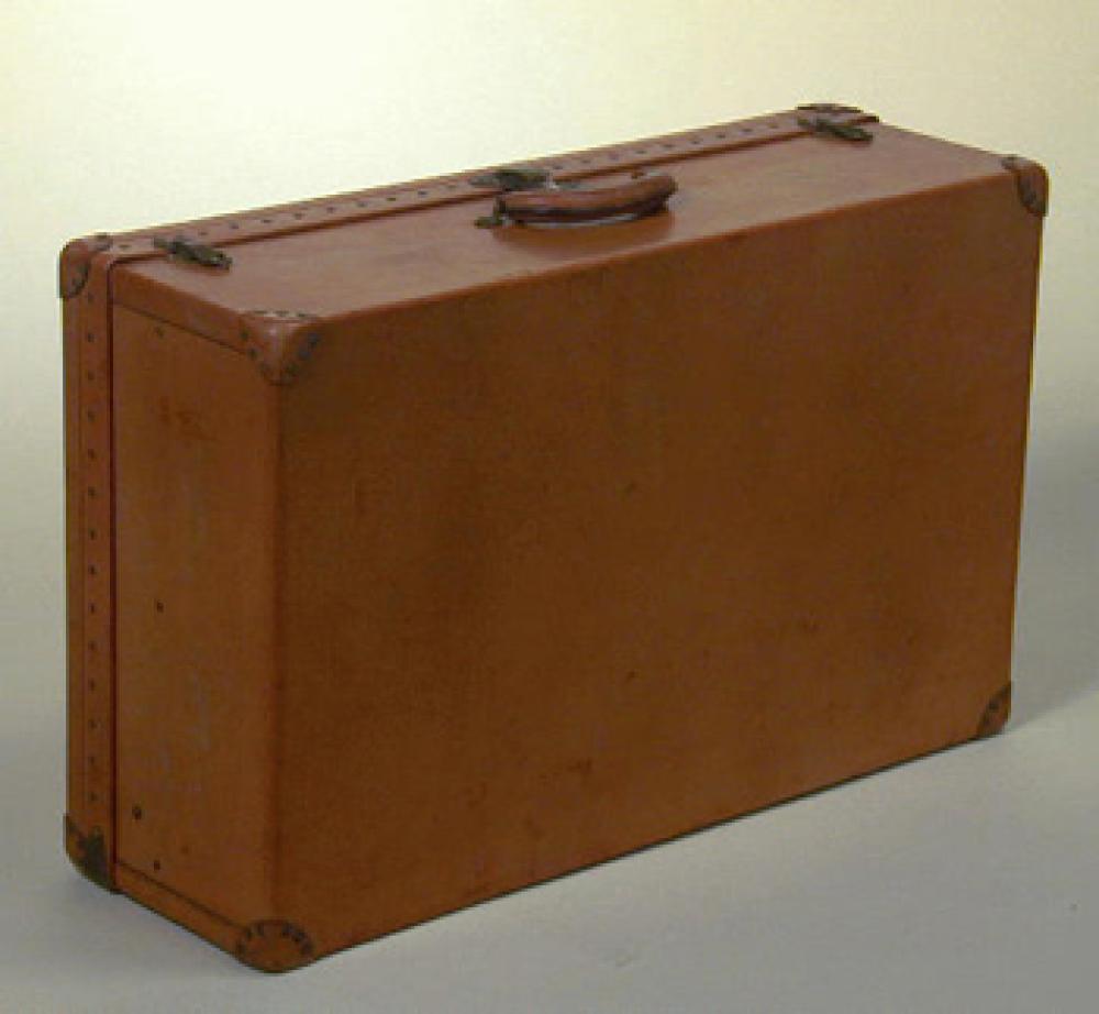 Louis Vuitton Custom Leather Suitcase

Lot 1243
Louis Vuitton Custom Leather Suitcase
 Tan, with leather corners, brass studs and fittings, lock no. 063413, customized lock plate marked:Louis Vuitton/Paris and Wilson New-York, natural linen interior, interior label: Louis Vuitton, no. 817171. Height 20 inches, width 32 inches, depth 10 1/4 inches.
Very good condition.
