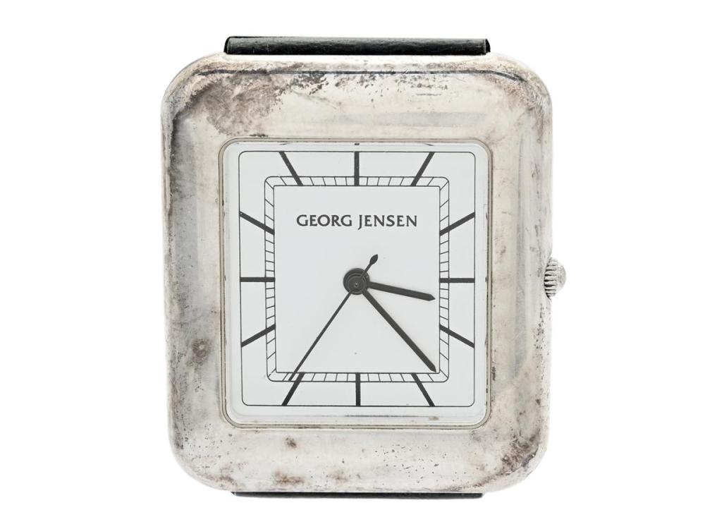 Watches

Georg Jensen

GEORG JENSEN, designed of Lene Munthe, Serial no. 80941, Case no. 354, unisex, silver (925), quartz, sapphire crystal, leather strap, approx. 1999.