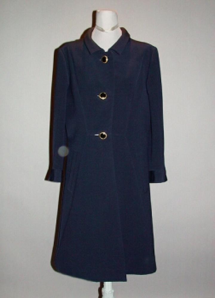 Balmain Navy Blue Evening Coat   Sweet & Sour

Lot 534
Balmain Navy Blue Evening Coat   Sweet & Sour
 French, mid 1960s 
 Knee length, with geometric seaming at front and on sleeves, decorative gold and blue buttons, size 8, labeled: Pierre Balmain/Paris, tape label no.: 137241.
Excellent condition.
 With original bill of sale.