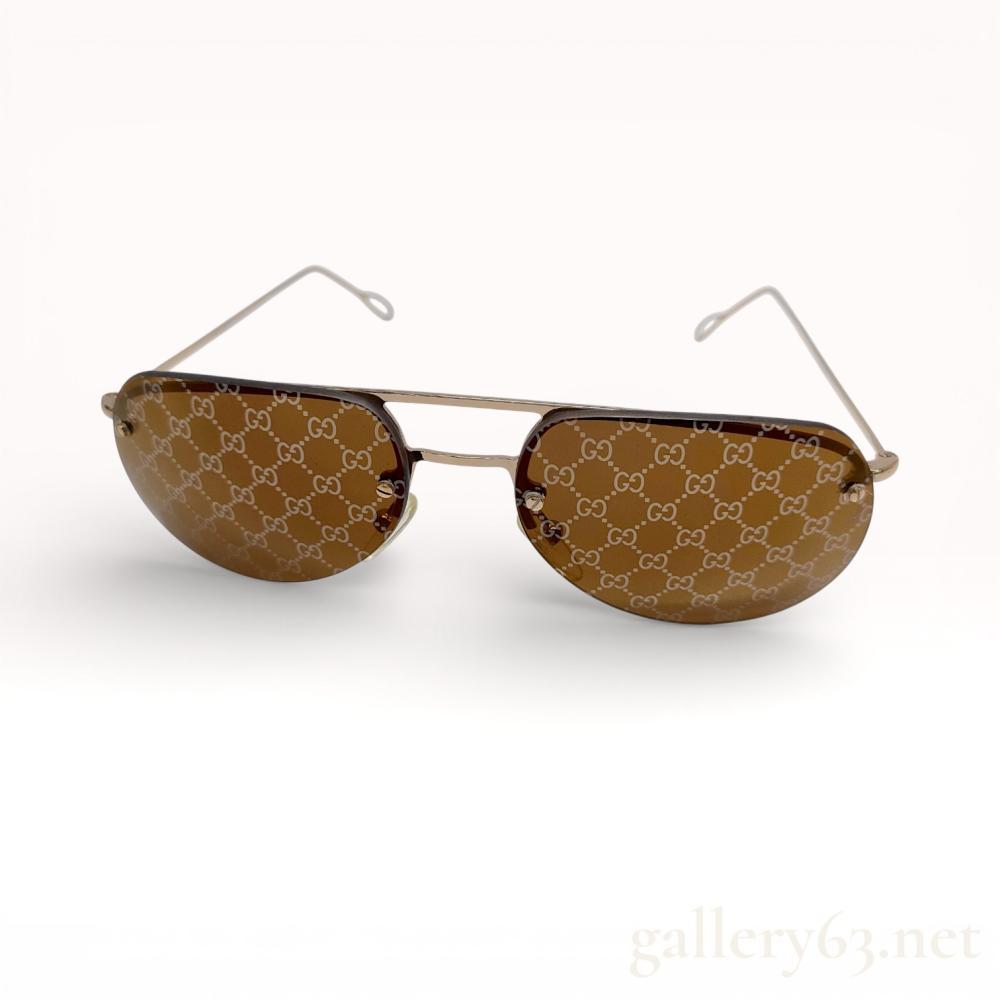 Description
Authentic pair of 2010s retro Gucci teardrop aviator sunglasses with a silver-tone metal frame and brown lenses featuring the signature all-over GG monogram logo.