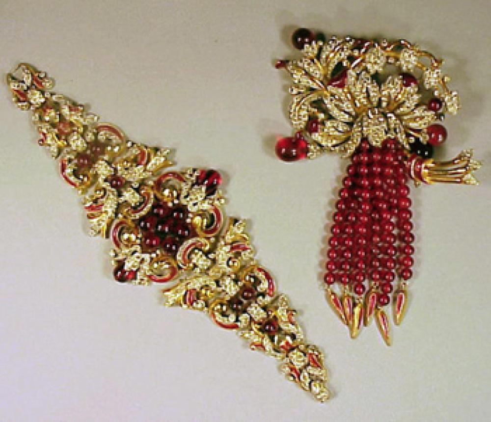 Trifari Claret Bead and Rhinestone Suite Empress Eugenie Collection, 1950s

Lot 212
Trifari Claret Bead and Rhinestone Suite Empress Eugenie Collection, 1950s
 Empress Eugenie Collection, 1950s 
 Scrollwork and floral design, red enamel, pendant brooch and bracelet, marked.