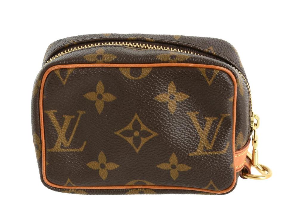 Accessories

Handbags

BAG, LOUIS VUITTON, Trouss Pouch Bag, monogram canvas, gold-tone hardware, 11x8x4 cm, marked AA3170, year 2010.
