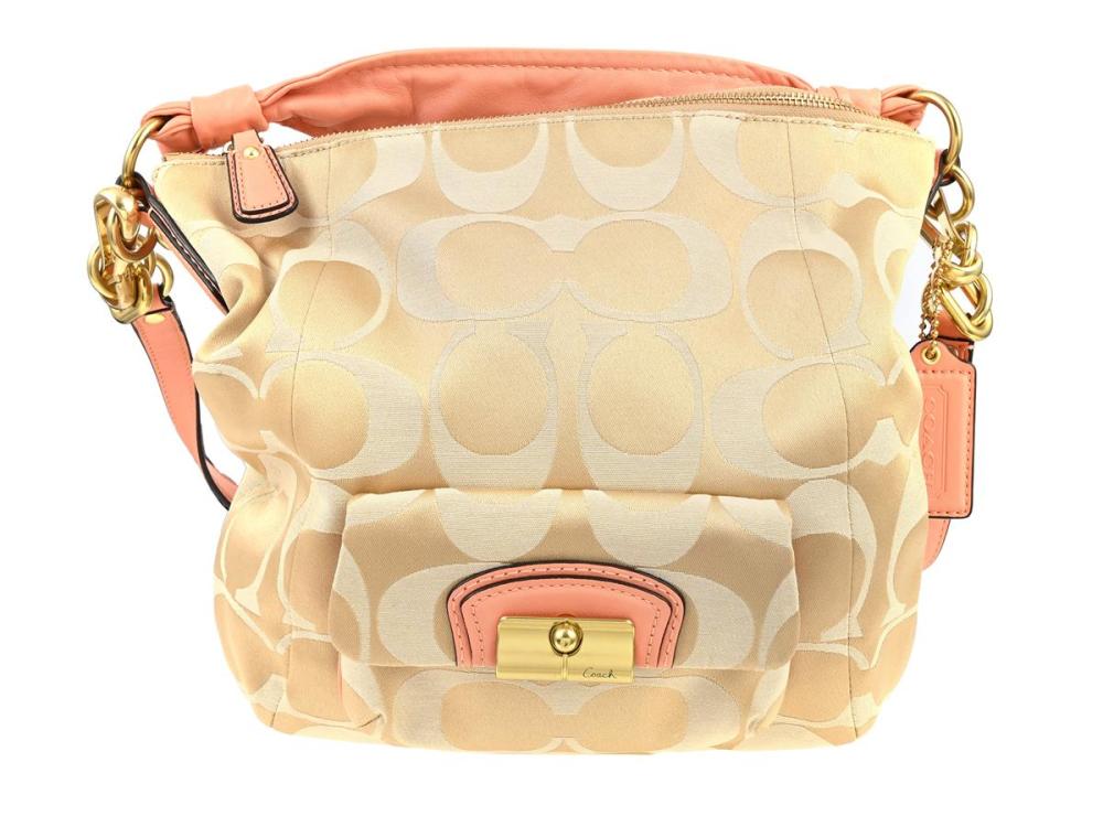 Accessories

Handbags

BAG, COACH, beige fabric. Logo, pink leather, gold-tone hardware, 31x31x4 cm, detachable shoulder strap, dustbag.