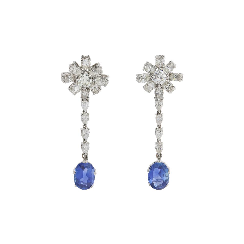 PAIRE DE BOUCLES D’OREILLES SAPHIRS ET DIAMANTS