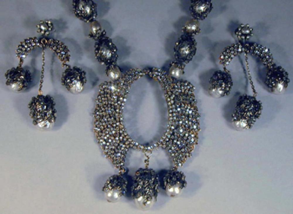 Early Miriam Haskell Necklace and Earrings

Lot 252
Early Miriam Haskell Necklace and Earrings
 Pearl and bejeweled necklace with pendant.