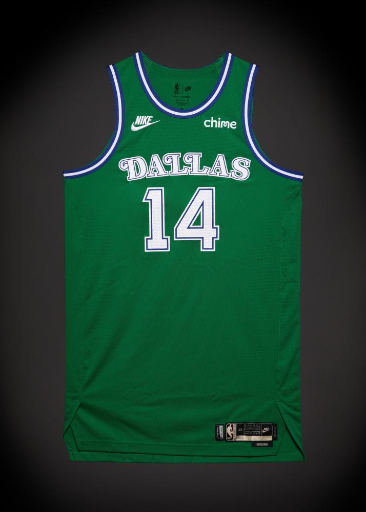 Miles Kelly ‘Rookie Debut’ Dallas Mavericks 2025-2026 Game Worn Classic Edition Jersey

NIKE, NIKE MESH JERSEY, SIZE 48 (+6 LENGTH)

MESH

This is the first regular season jersey worn by Miles Kelly. This home ‘Classic Edition’ jersey was worn by Miles Kelly on October 26, 2025, when the Dallas Mavericks played the Toronto Raptors.

Kelly did not record any stats. The Mavericks beat the Raptors, 139-129.

Miles Kelly went undrafted in the 2025 NBA Draft. He later signed a two-way contract with the Dallas Mavericks. At the time of cataloging, he has career averages of 3.1 points per game, 1.7 rebounds per game, and 0.9 assists per game.

This jersey has been photomatched by Sotheby’s photomatching.
