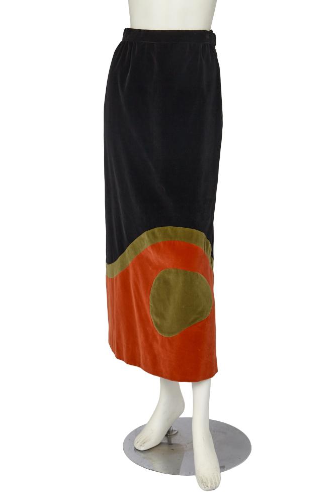 A Pierre Cardin ’Pop Art’ skirt, Autumn-Winter 1970-71

A Pierre Cardin ’Pop Art’ skirt, Autumn-Winter 1970-71

labelled, with black velvet upper section, the wide orange velvet hem trimmed with a strip of green velvet and inset with a green velvet circle, waist 66cm 26in

Share this lot: