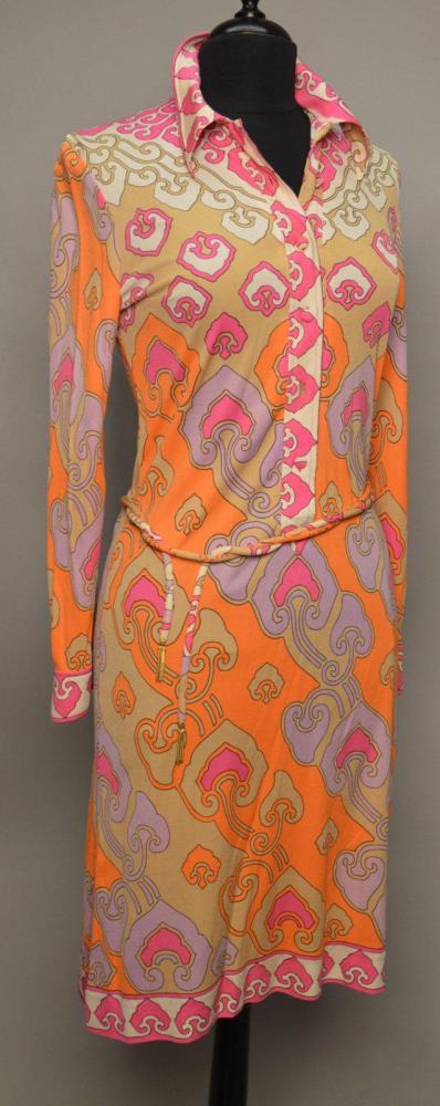 LEONARD

Robe imprimée fleurie en jersey de soie, col chemise Avec sa ceinture fine Taille 1 BON ETAT