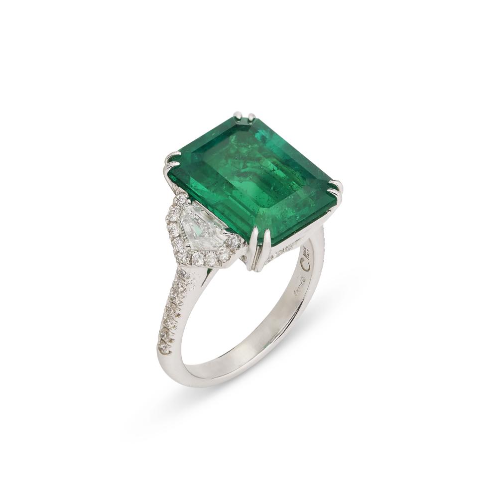 BAGUE ÉMERAUDE ET DIAMANTS